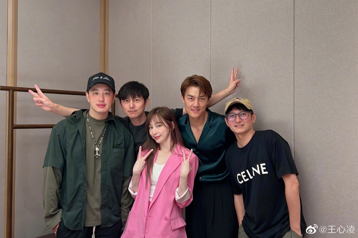 王心凌非但没有像他说的人气翻车,热度反而还要比《乘风破浪3》刚开播时更高