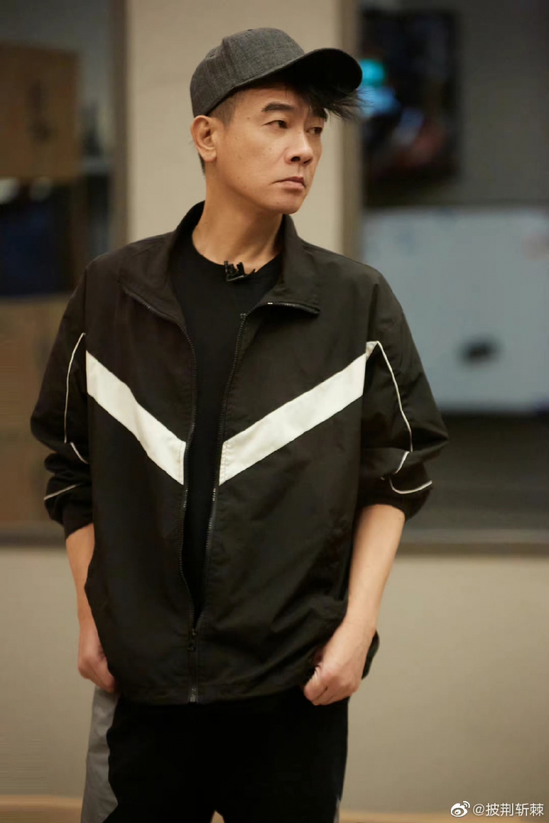 虽然,这一季的陈小春,当队长,确实比第一季更加认真负责,更加有主动性