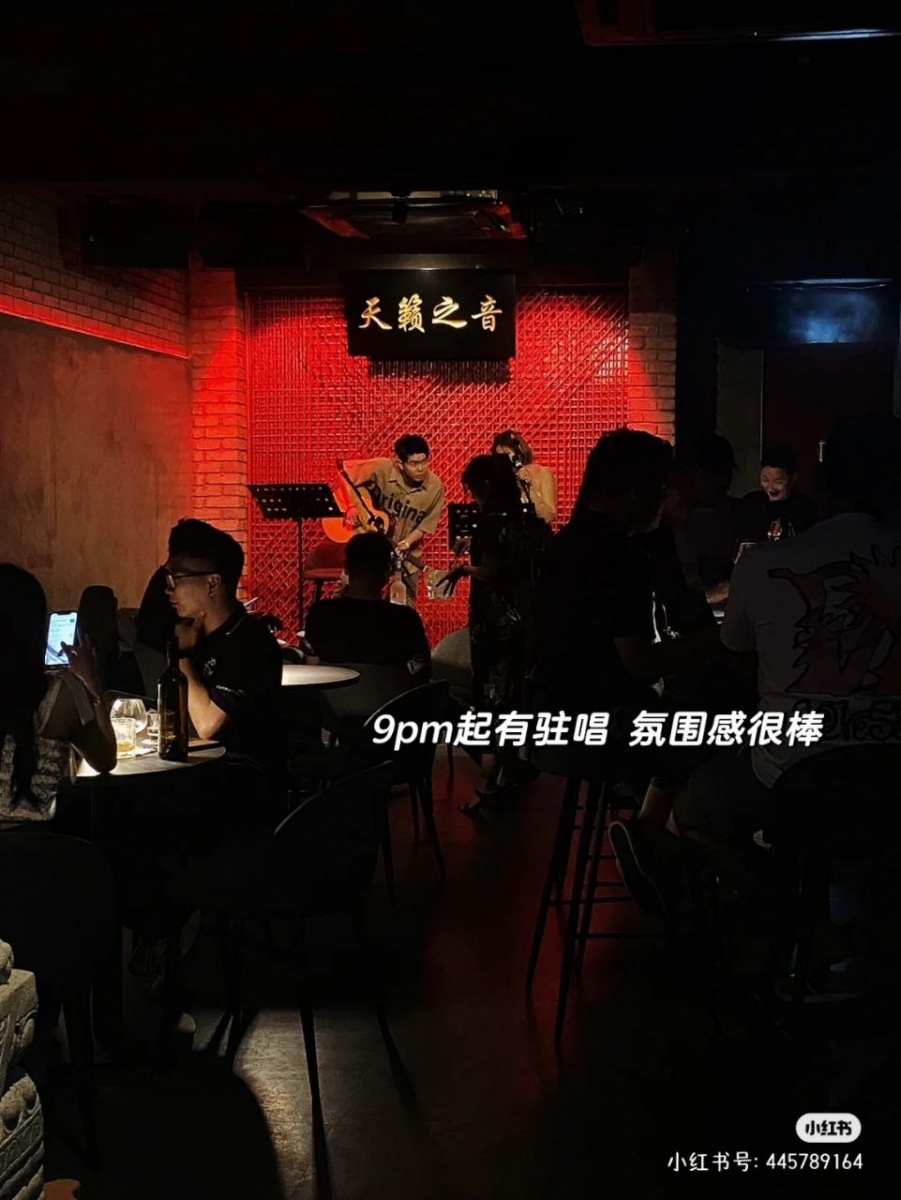 晚上还有驻场节目