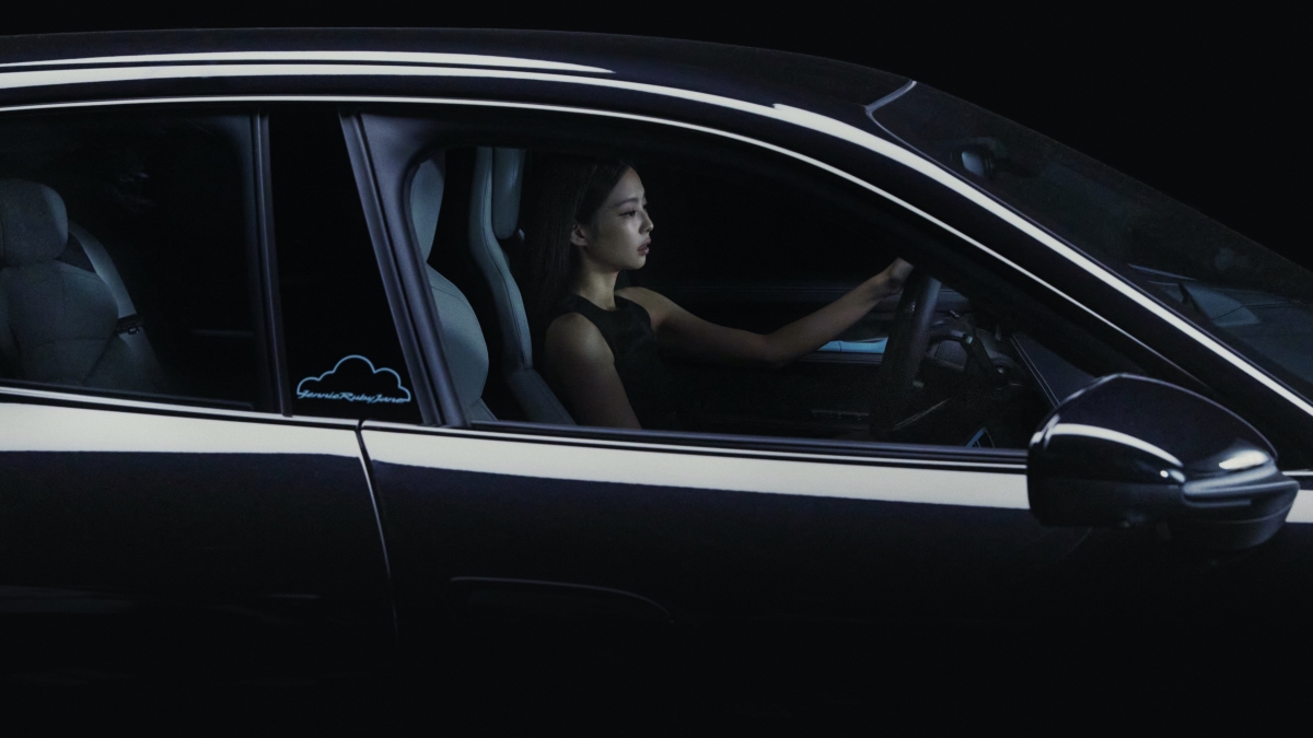 以 Jennie 名字命名的「Taycan 4S Cross Turismo for Jennie Ruby Jane」