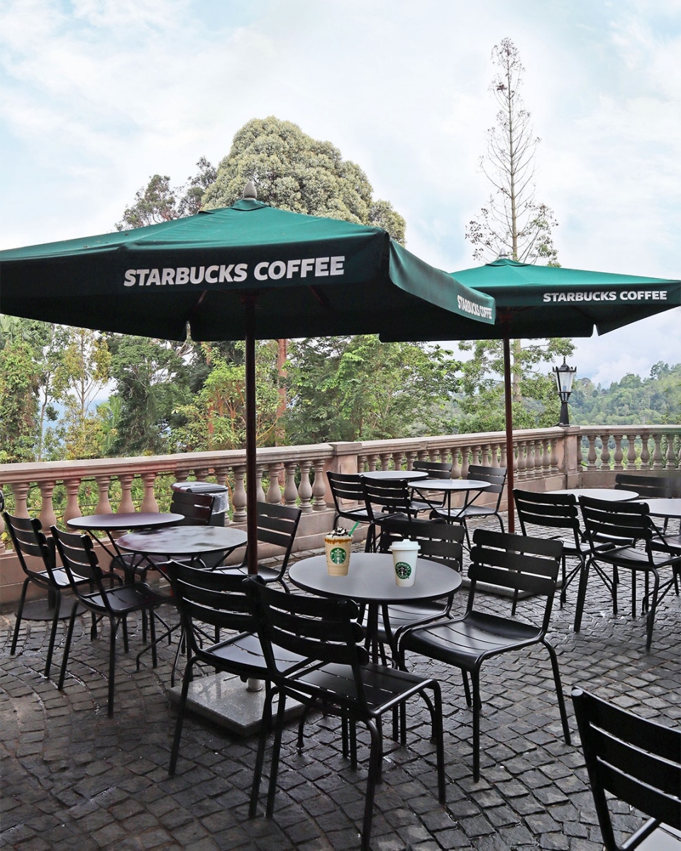 像是去了国外度假