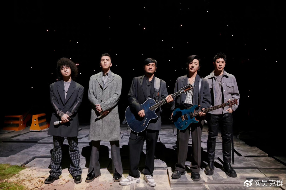 手里明明有一把好牌，队友任贤齐、吴建豪、张震岳每一个舞台实力强劲