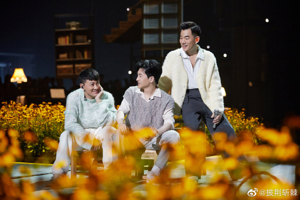 在总决赛中将由陈小春、苏有朋和吴克群分别担任队长。