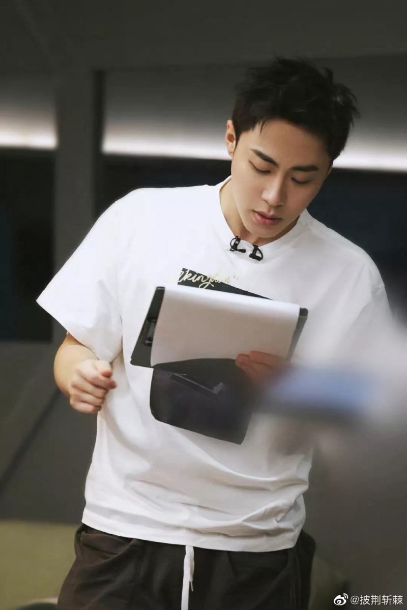 虽然在前几次的公演中，杨长青个人的表现还是可圈可点的，但是他最终成团的概率并不大。