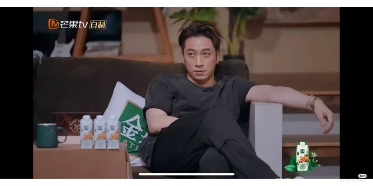 「感觉吴卓羲都要崩不住了,那个犀利的眼神哈哈好希望上去给他一拳」