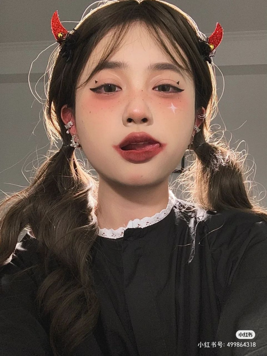 2022万圣节妆容|4款创意甜美万圣节妆容灵感，化身「可爱鬼」, image size:901x1200