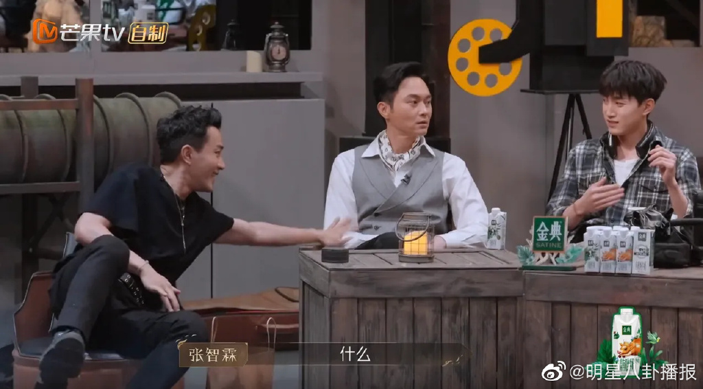 就连张智霖本人都不敢相信，得知自己部落赢了后，更是满脸懵、紧皱眉头，不可置信说到“what”？。