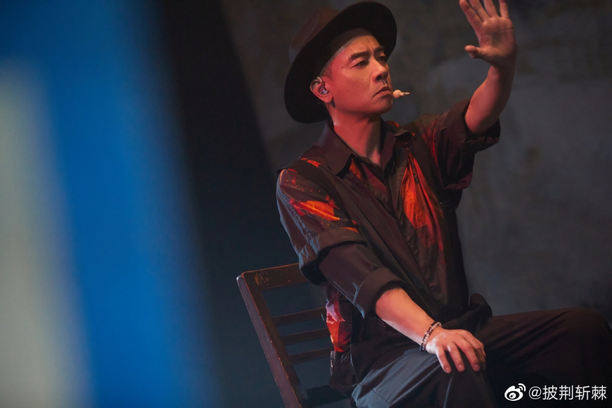 《浮夸》高质量的舞台仍陈小春人气逆袭至第一，首次登顶