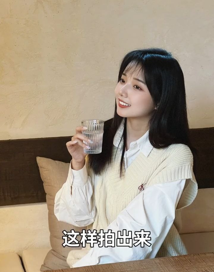 微微侧脸抬下巴更适合方圆脸姐妹~