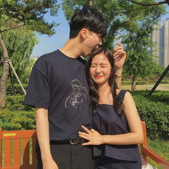 情侣仪式感小活动:每个月拍纪念照片