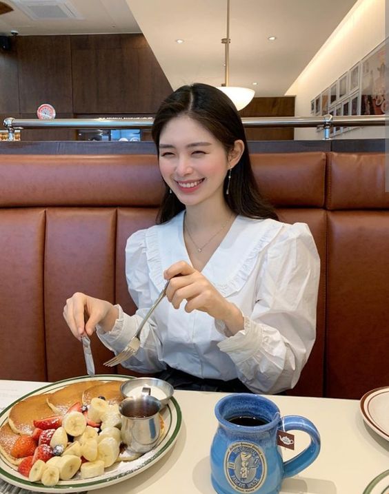 规定自己只能吃夹进餐盘里的食物