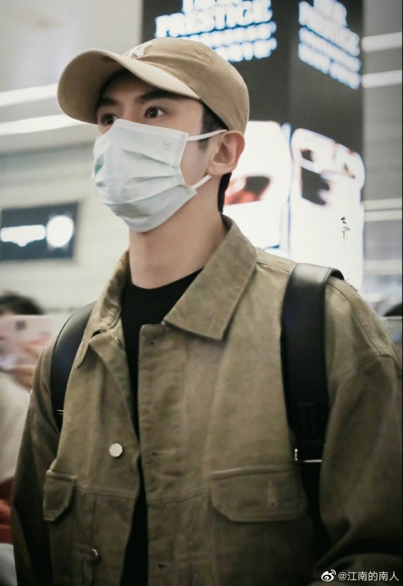 。网友都大赞张云龙他作为明星没有在危急关头明哲保身，而是挺身而出，这种行为真的很加分。