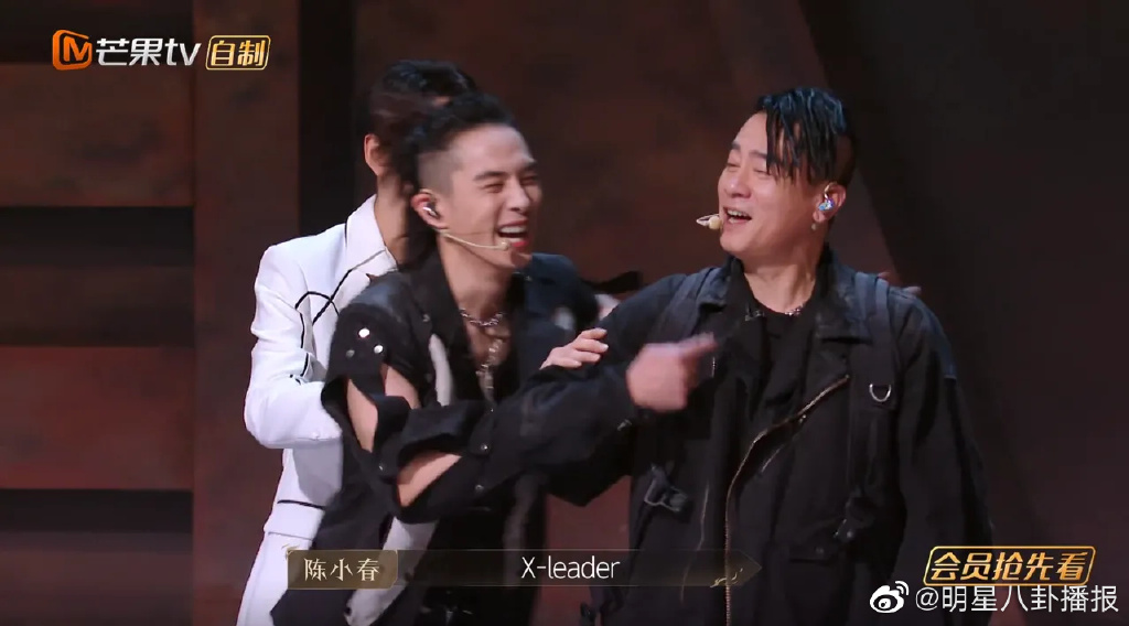 还开玩笑高喊「不服」。之后还要观众哄他，叫他“XLeader”真是太可爱啦～