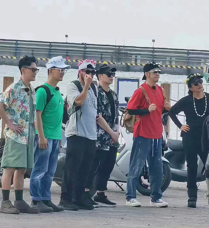 第二期的飞行嘉宾则是林峰和潘玮