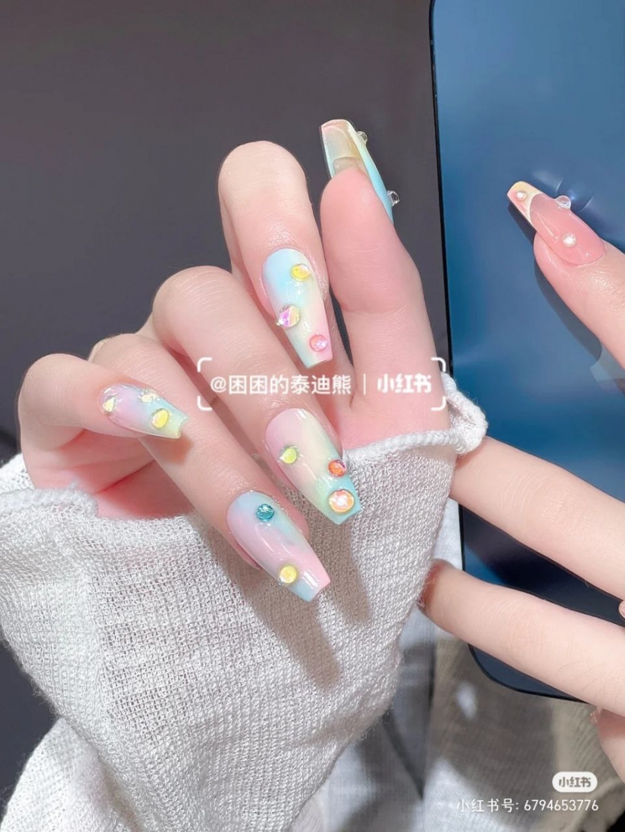 #彩虹人鱼泡泡珠美甲