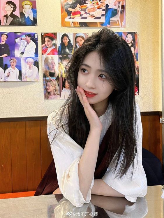 4、直接把太硬护唇膏涂在嘴上