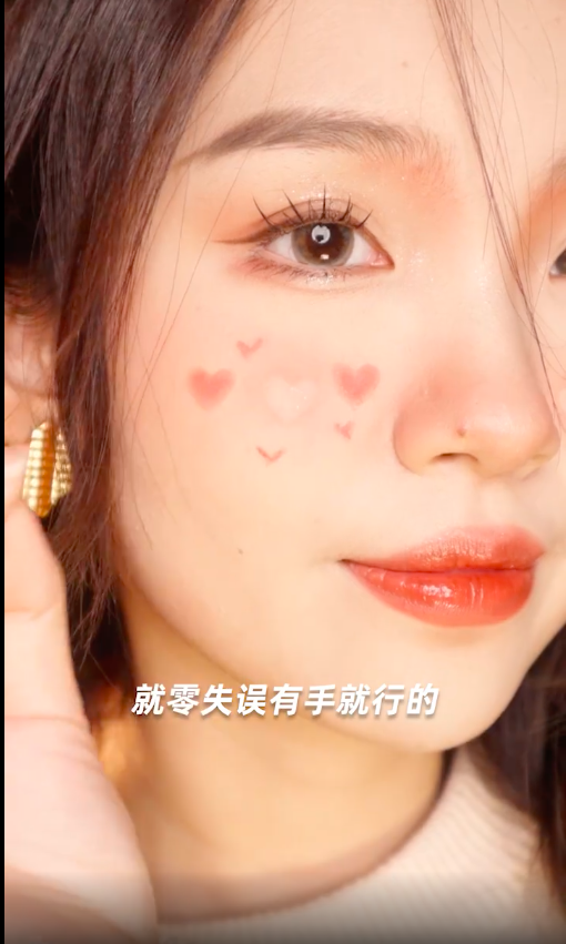 这样整个“圣诞妆容”就完成啦!真是太漂亮了~