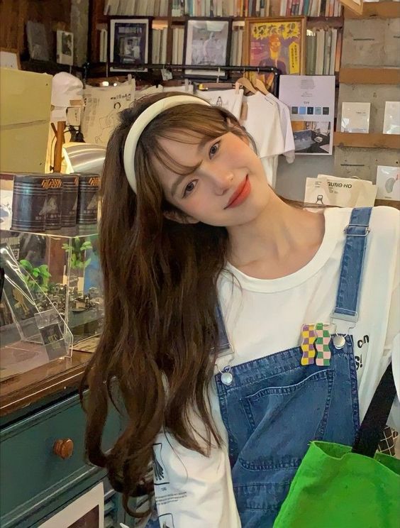 2、干枯发、重度打结发尾先在发尾抹上润发乳