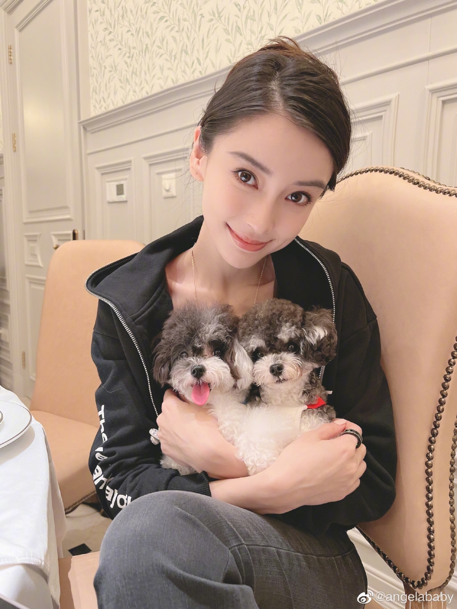 在大众眼里 Angelababy 可能是经不起风浪的弱女子,但其实她内心住着一个女汉子的人设