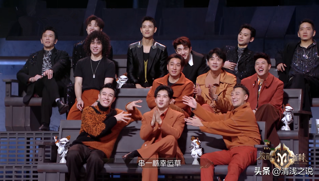 他的事无巨细也成了队友们足够信任,还成了周柏豪的师父。