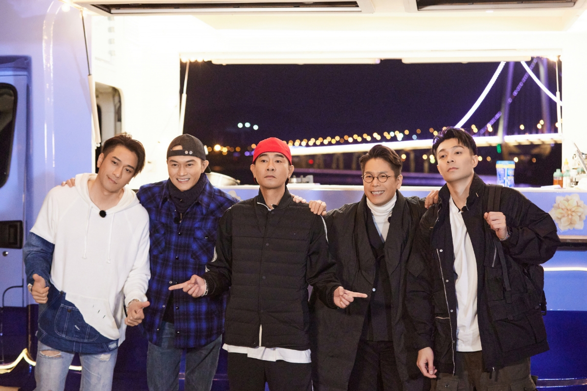 于是节目组为他们量身定做了一档美食综艺节目《大湾仔的夜》。