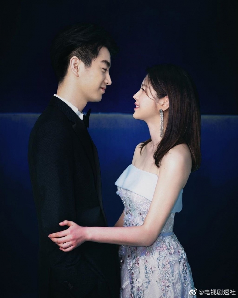 而陈晓的粉丝也不太喜欢他和陈妍希在一起