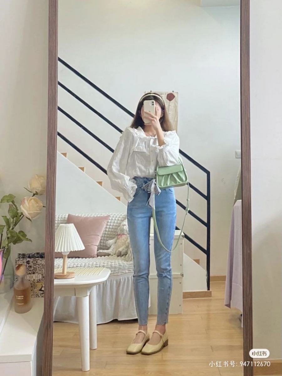 「铅笔牛仔裤」搭配范例:搭配泡泡袖上衣