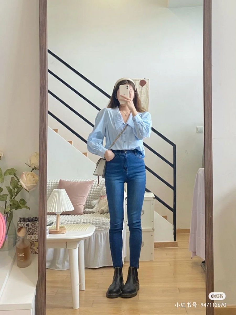 「铅笔牛仔裤」搭配范例:搭配花边衬衣