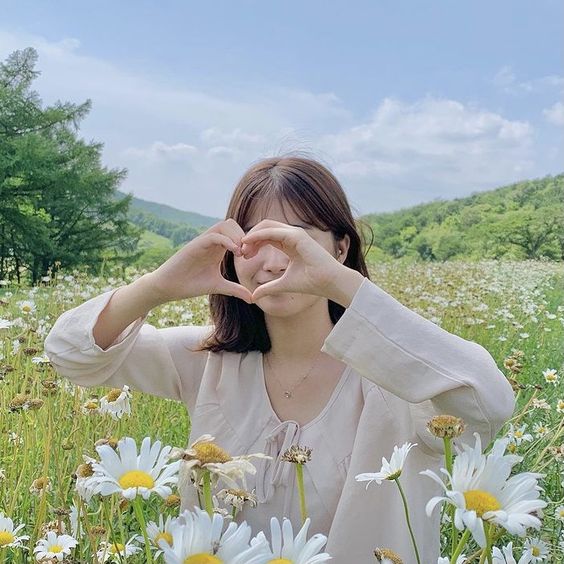 即使是最亲密的家人,也成了报喜不报忧的对象。