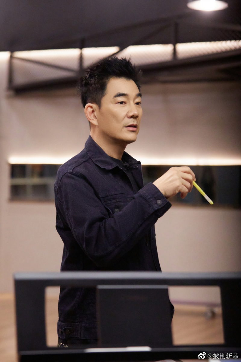 每次都会熬夜陪练亲自监督成员们的训练进度