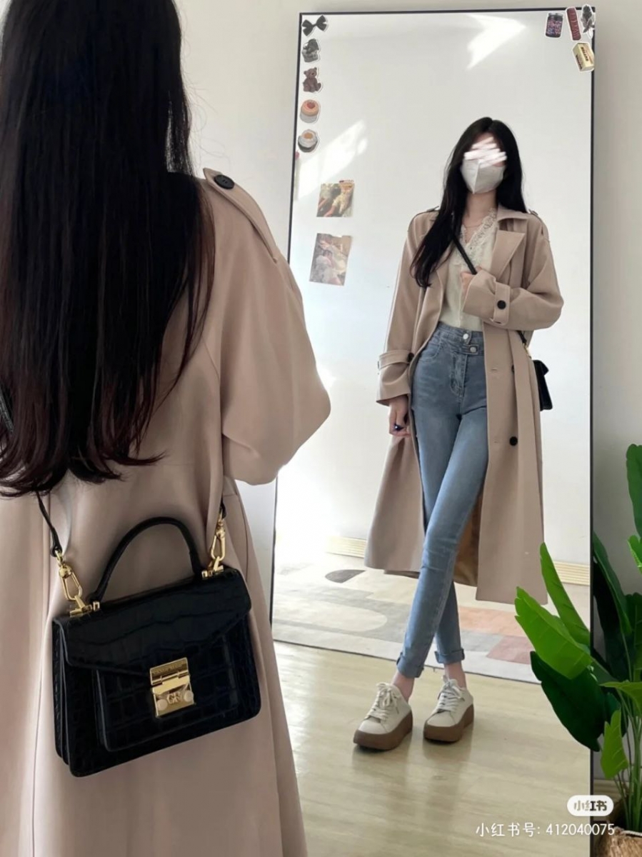 「铅笔牛仔裤」搭配范例:搭配中长款外套来遮胯宽和臀部的赘肉