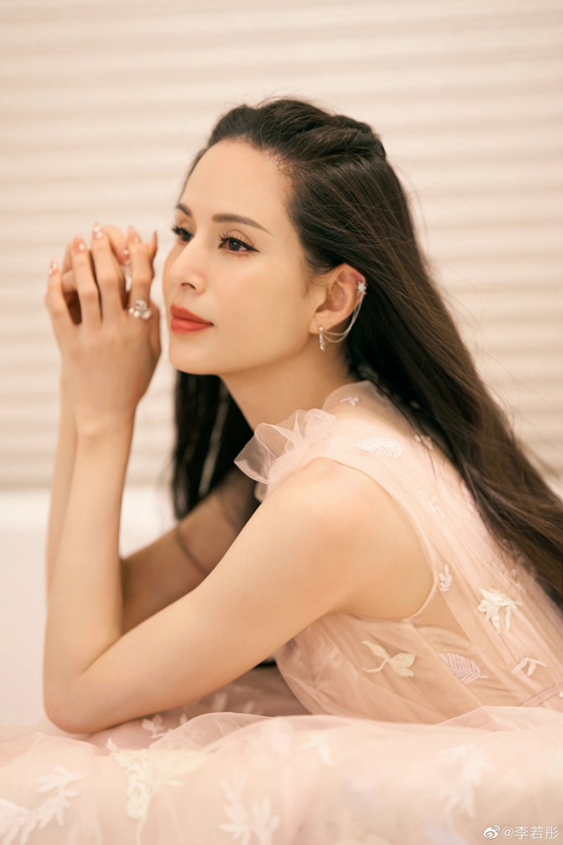 「李若彤」的简易家居护唇大法