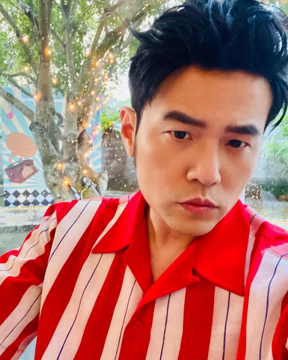 甚至吐槽「这个邀请名单?节目开播开始下滑,至少要有周杰伦」