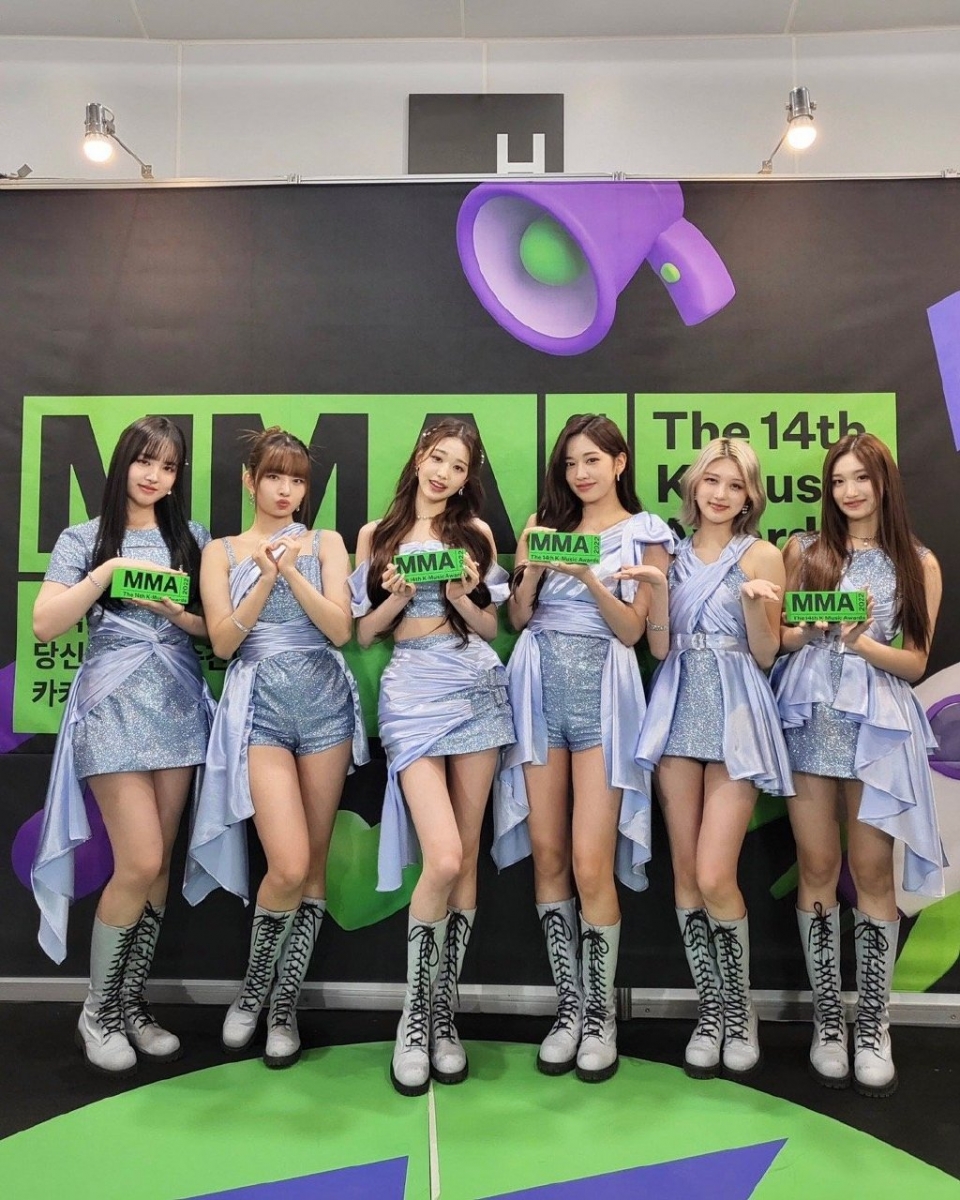 新人女团 IVE 击败前辈 BLACKPINK，夺下最佳女团奖