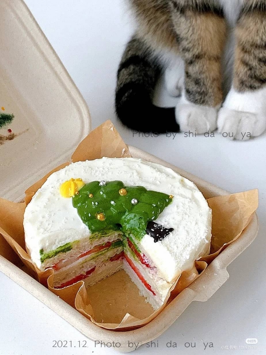 2、圣诞树抹茶草莓酸奶吐司蛋糕