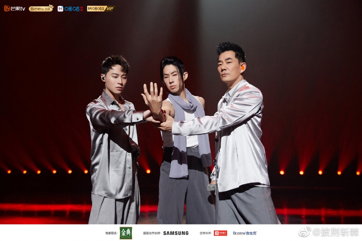 至于舞台奖项方面,《空空》《马》《红云袍》获得年度唱跳舞台奖