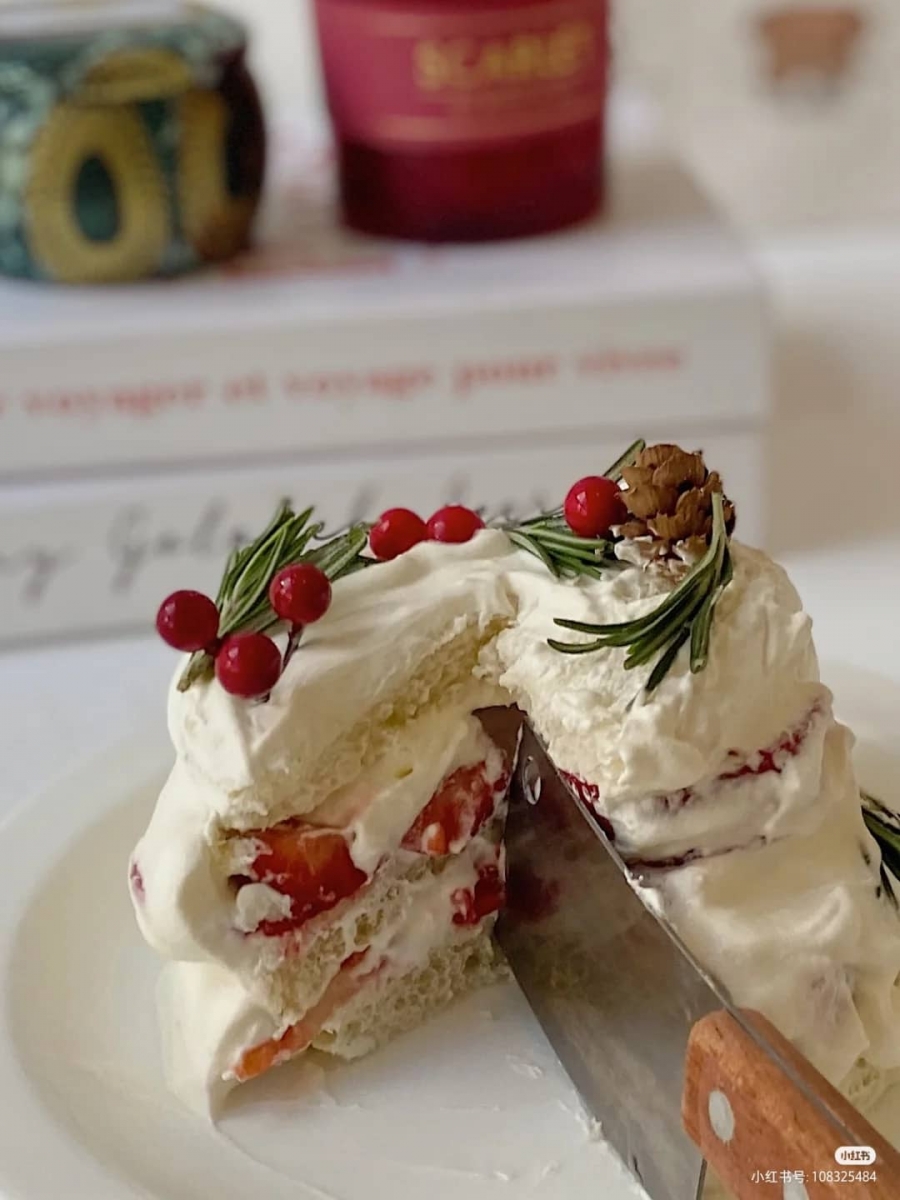 6、圣诞ins风草莓蛋糕