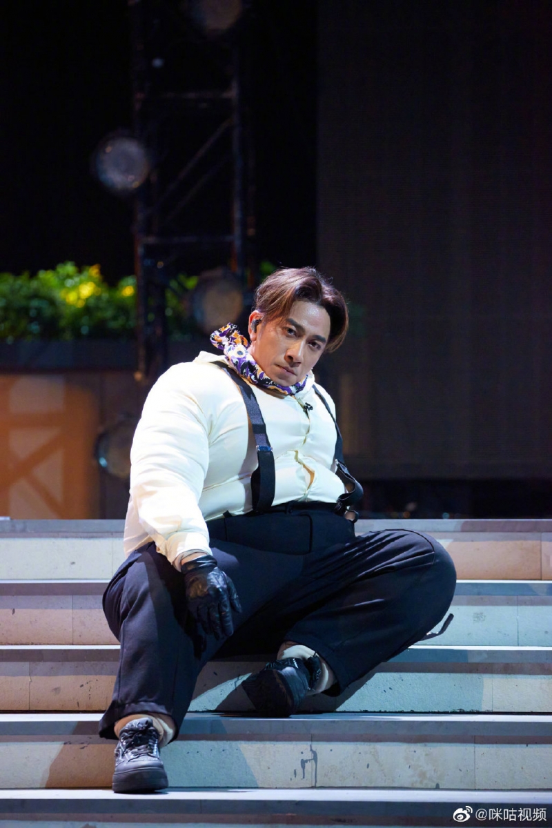 在成团夜上他的个人喜爱度更是排名最后。