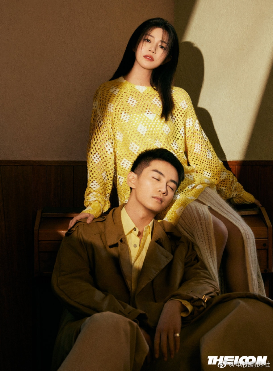 陈晓和陈妍希婚后相当低调,鲜少公开放闪,因此也不时被传出离婚的消息。