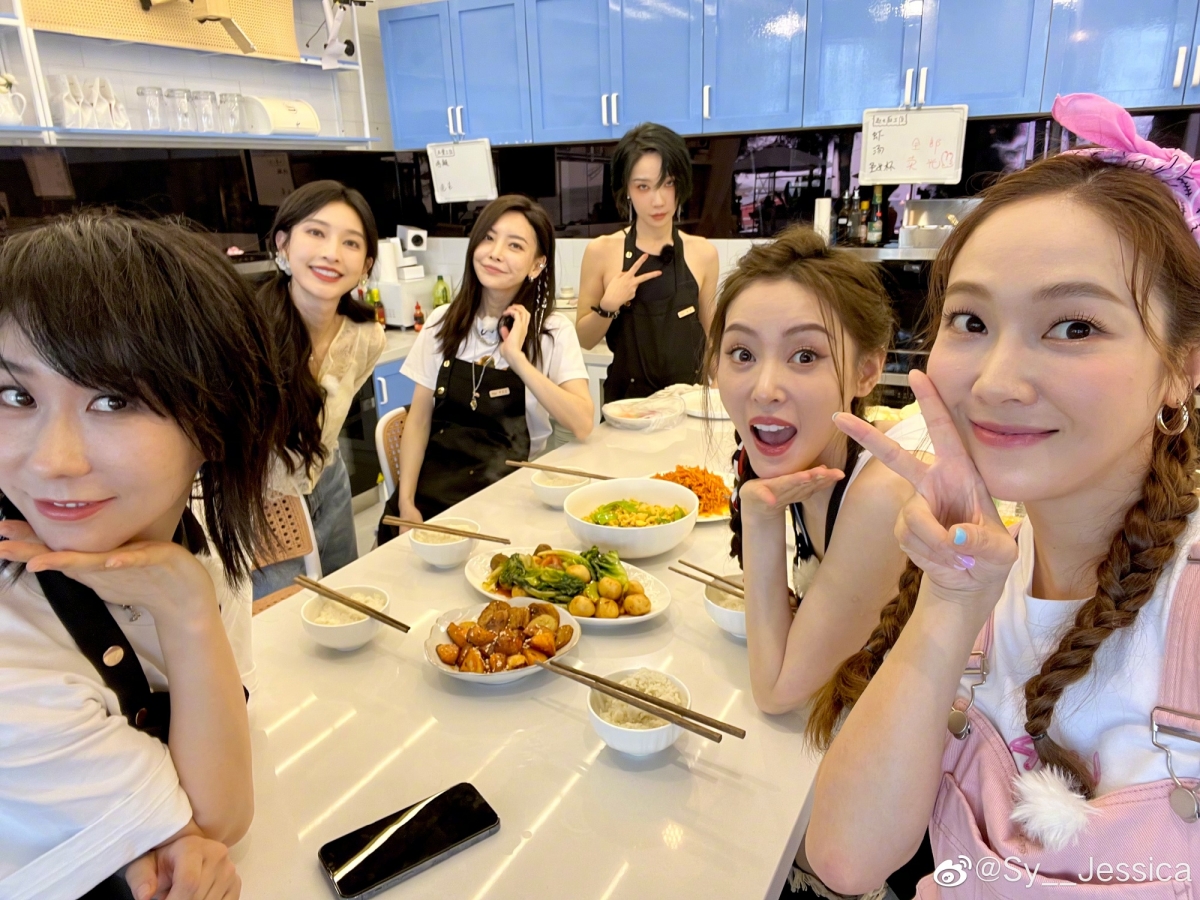 但她也一直在默默的做着力所能及的事情帮着大家。