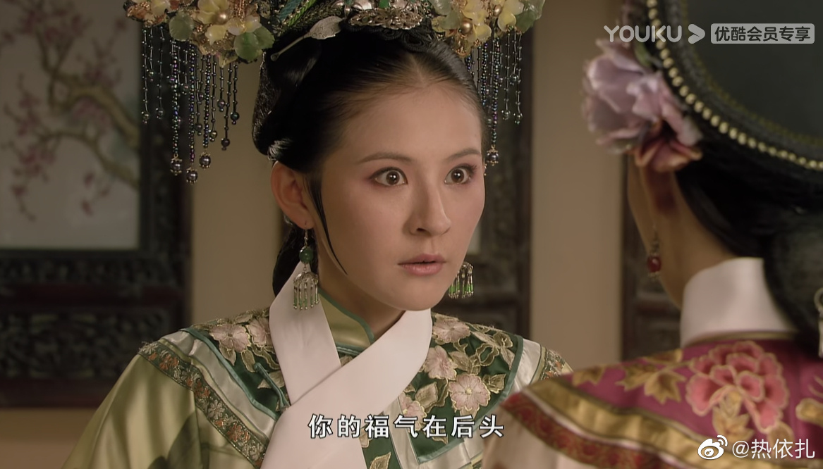 凭借《后宫甄嬛传》中的宁贵人“叶澜依”一角，获得了关注。