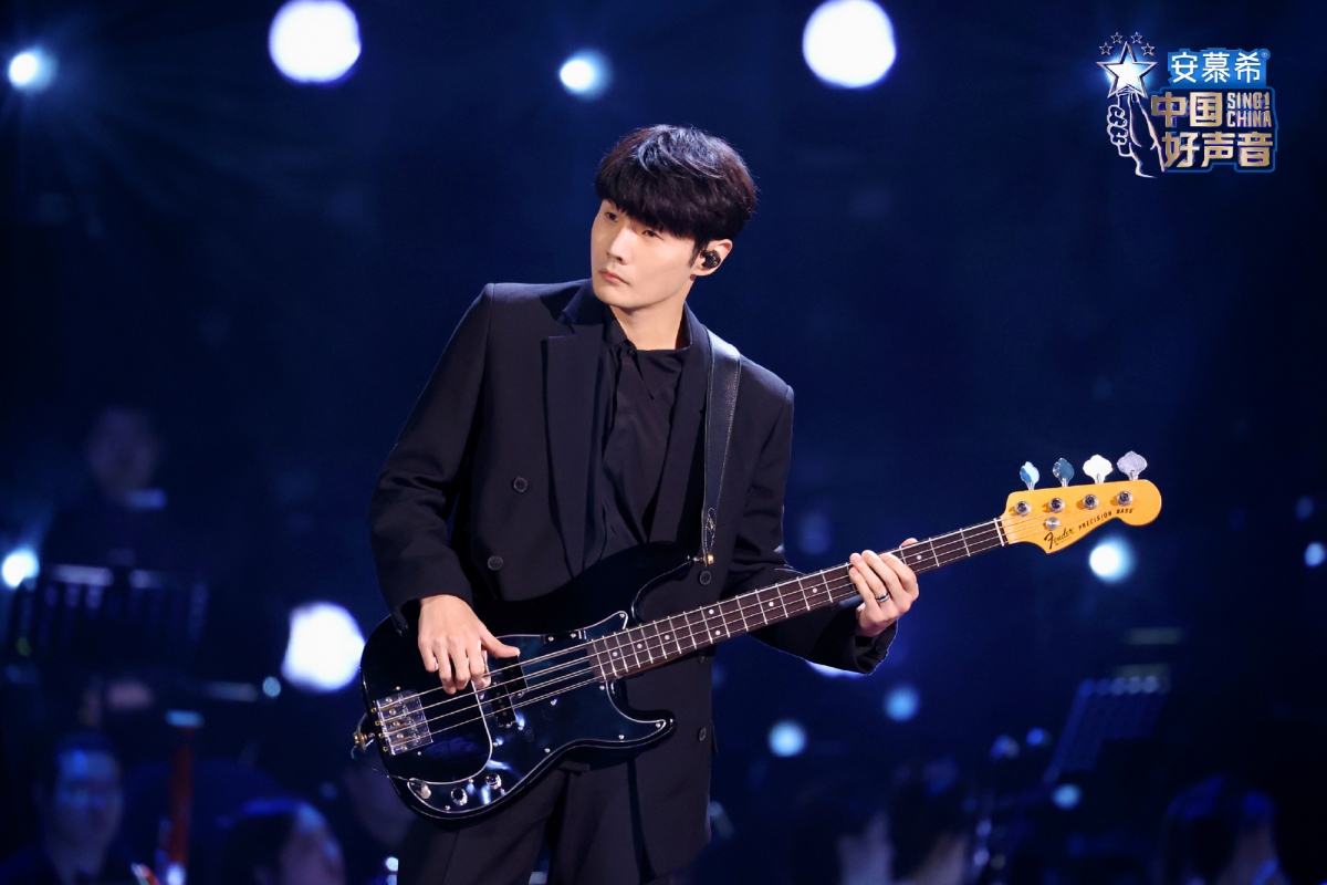 李荣浩战队今年有2人进入了总决赛,且蔡子伊拿到了全国亚军