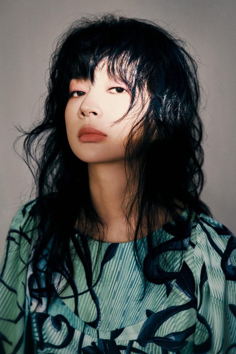 随着电视剧《苍兰诀》的热播,由前飞儿乐团(F.I.R.)主唱詹雯婷Faye所演唱的片头曲《诀爱》也火爆全网。