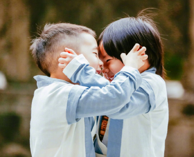 Jasper 和 Max 是「同班同学」