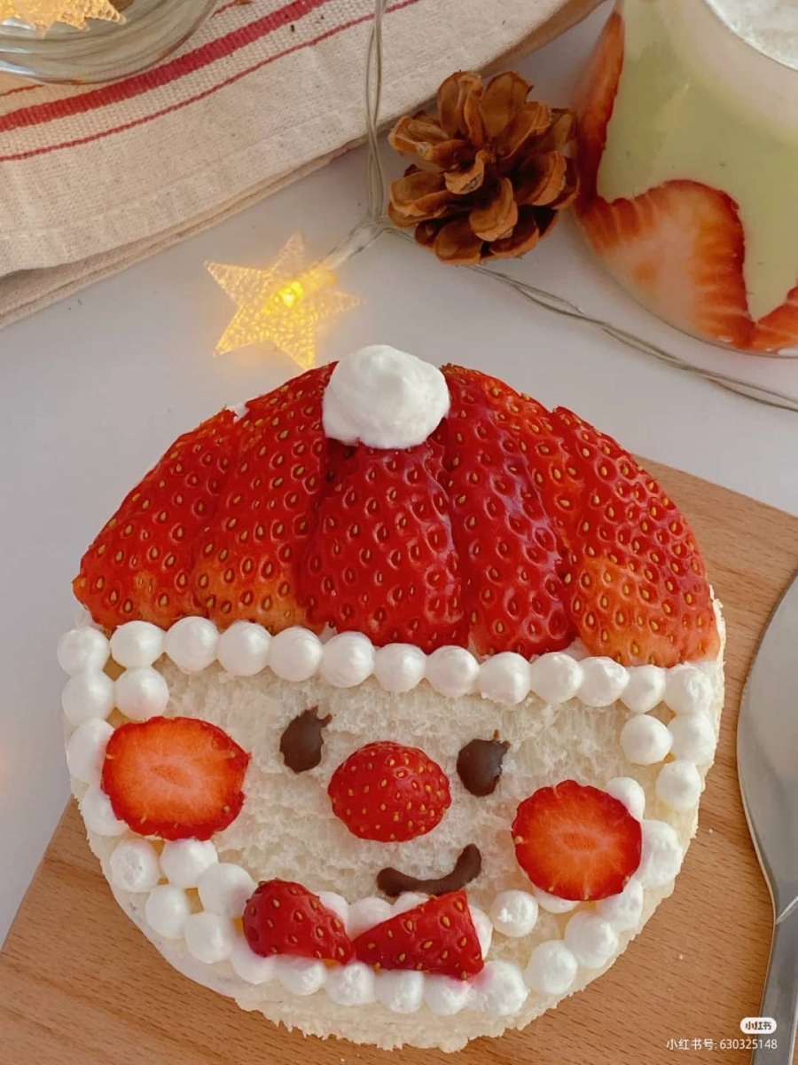 1、圣诞草莓吐司蛋糕