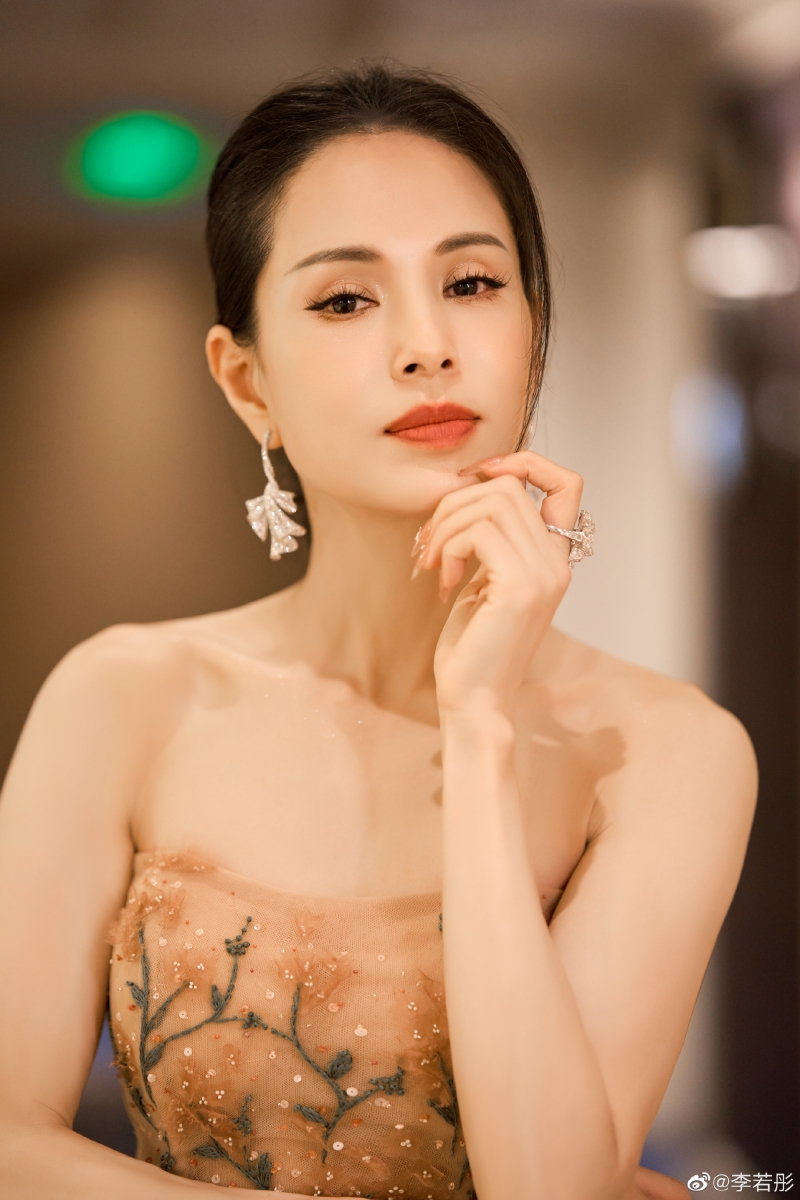 「李若彤」的简易家居护唇大法