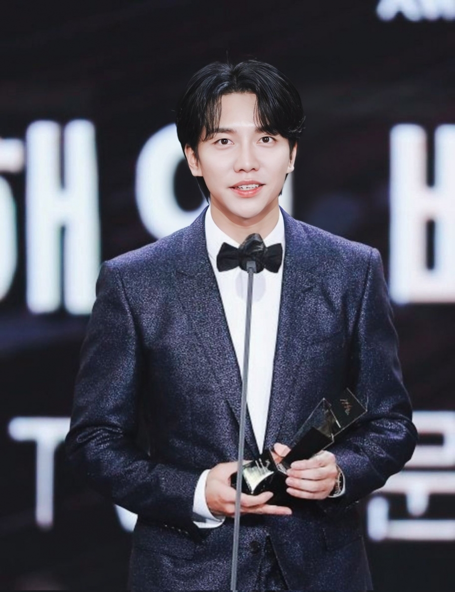 李昇基演而优则唱