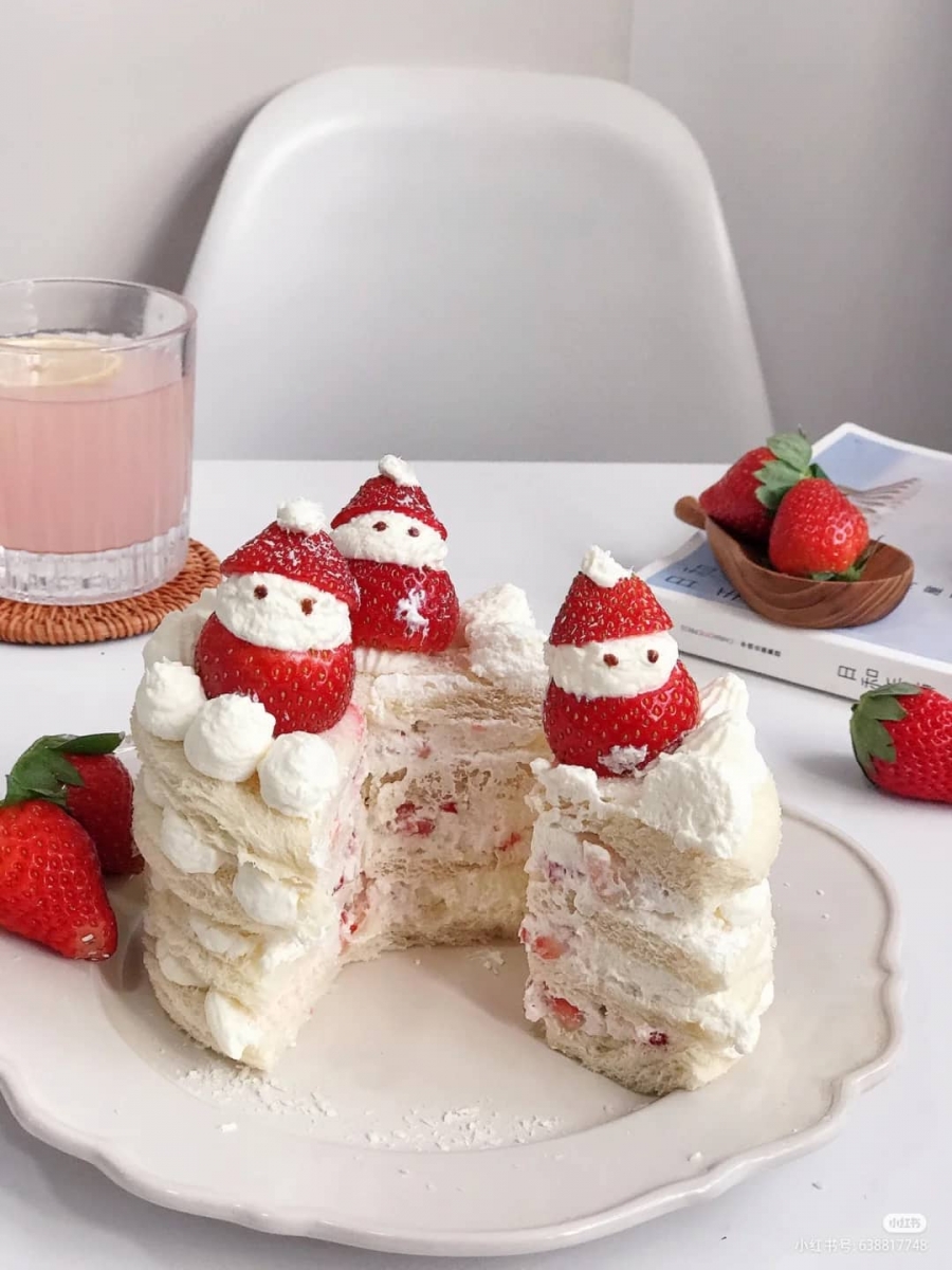 5、酸奶吐司草莓蛋糕