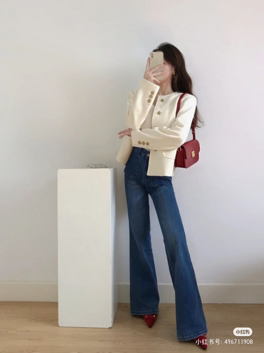 「微喇牛仔裤」搭配范例:搭配小香风外套优雅又日常,适合上班通勤