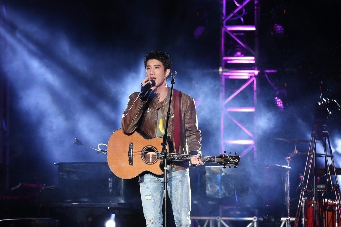 「支持二哥回归，他为人很好，在音乐方面更是为华语乐坛贡献了不可磨灭的贡献」